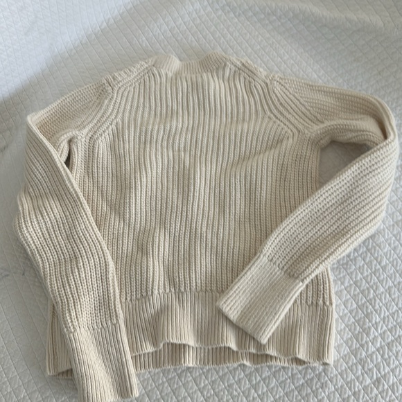 Banana Republic xs cream crew neck sweater - Picture 3 of 3